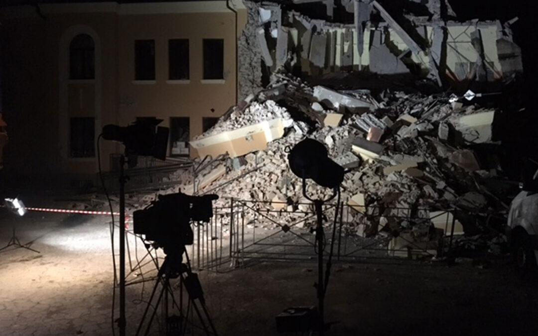 Solos, en el medio de otra noche tragica